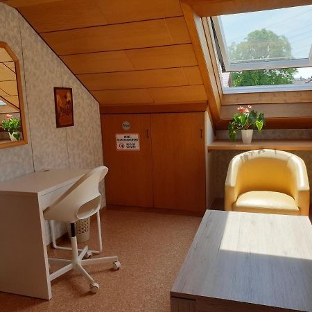 Sonnige Ruhige Dachzimmer Inkl Wifi Plus Kaffee Mit Wg Dusche Und Neuer Kueche Lörrach Exteriér fotografie
