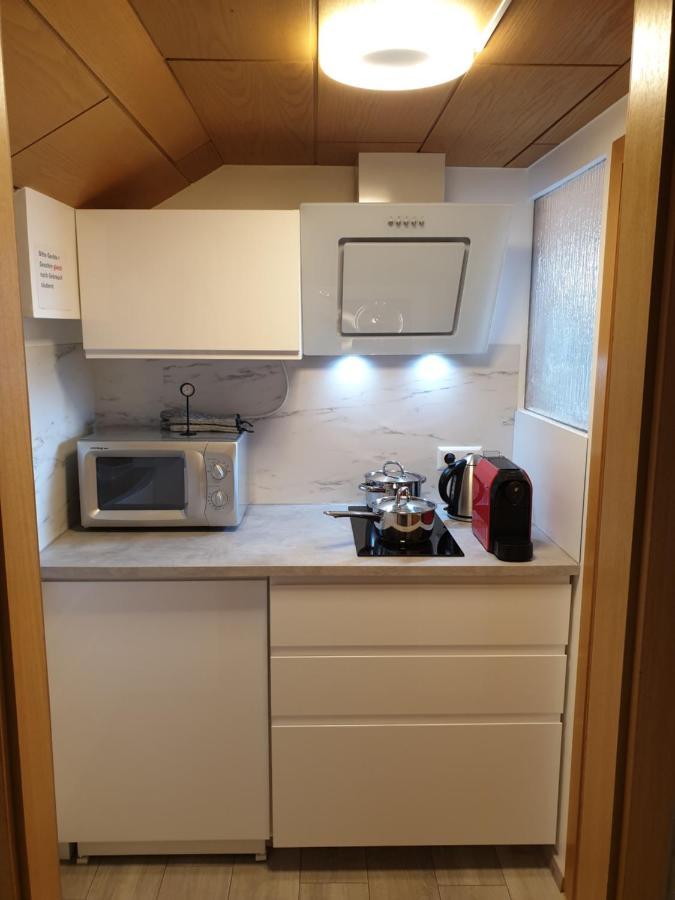 Sonnige Ruhige Dachzimmer Inkl Wifi Plus Kaffee Mit Wg Dusche Und Neuer Kueche Lörrach Exteriér fotografie