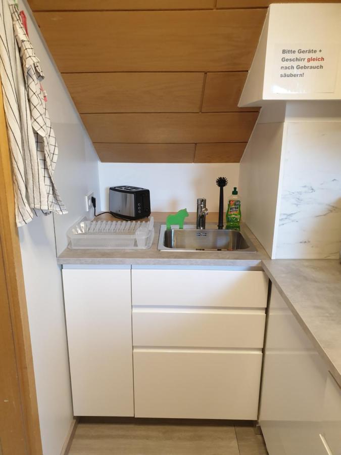 Sonnige Ruhige Dachzimmer Inkl Wifi Plus Kaffee Mit Wg Dusche Und Neuer Kueche Lörrach Exteriér fotografie