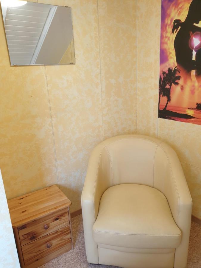 Sonnige Ruhige Dachzimmer Inkl Wifi Plus Kaffee Mit Wg Dusche Und Neuer Kueche Lörrach Exteriér fotografie