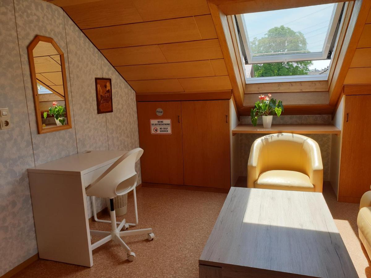 Sonnige Ruhige Dachzimmer Inkl Wifi Plus Kaffee Mit Wg Dusche Und Neuer Kueche Lörrach Exteriér fotografie